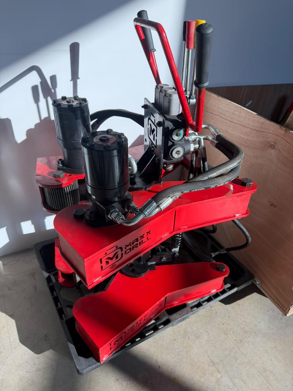 Chave de força hidráulica MX-04 com giro para retirada de tubo de 2¨ a 6.1/2¨ c/ 02 motores hidráulicos - Imagem 2